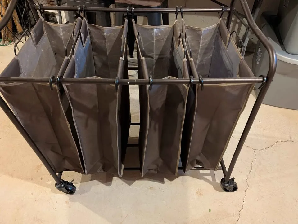 LAUNDRY BIN 4 COMPARTMENT BINS image indicator(3)