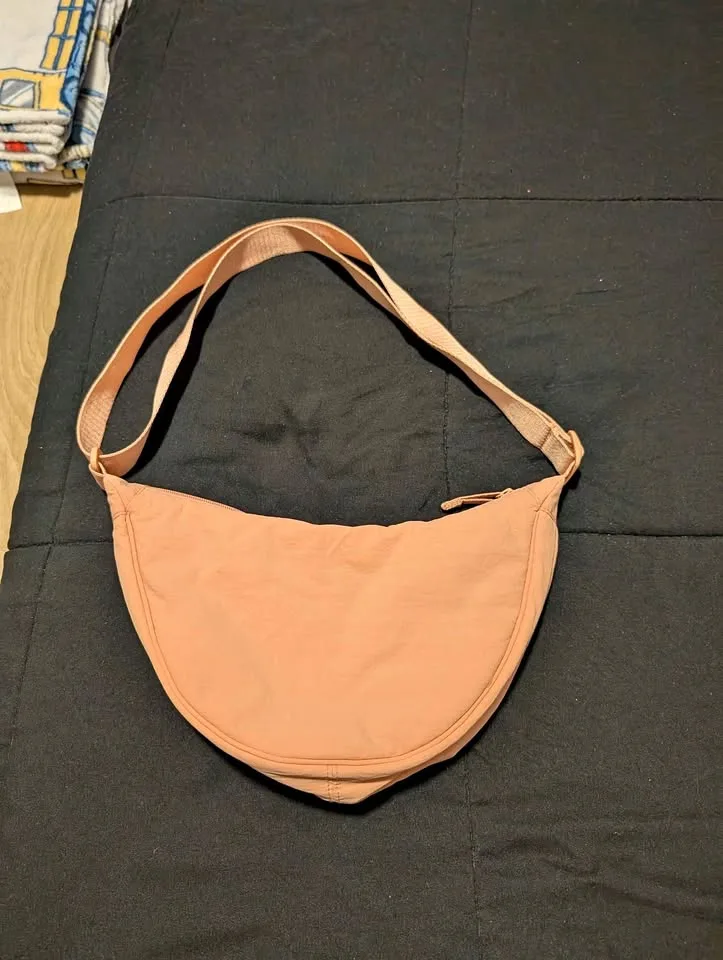 UNIQLO LIGHT PINK SIDE BAG thumbnail