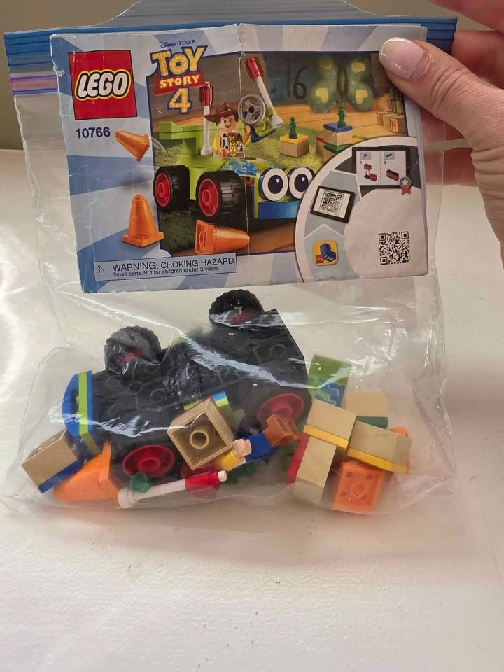 LEGO Toy Story 4 Woody & RC Set 10766 - photo 2