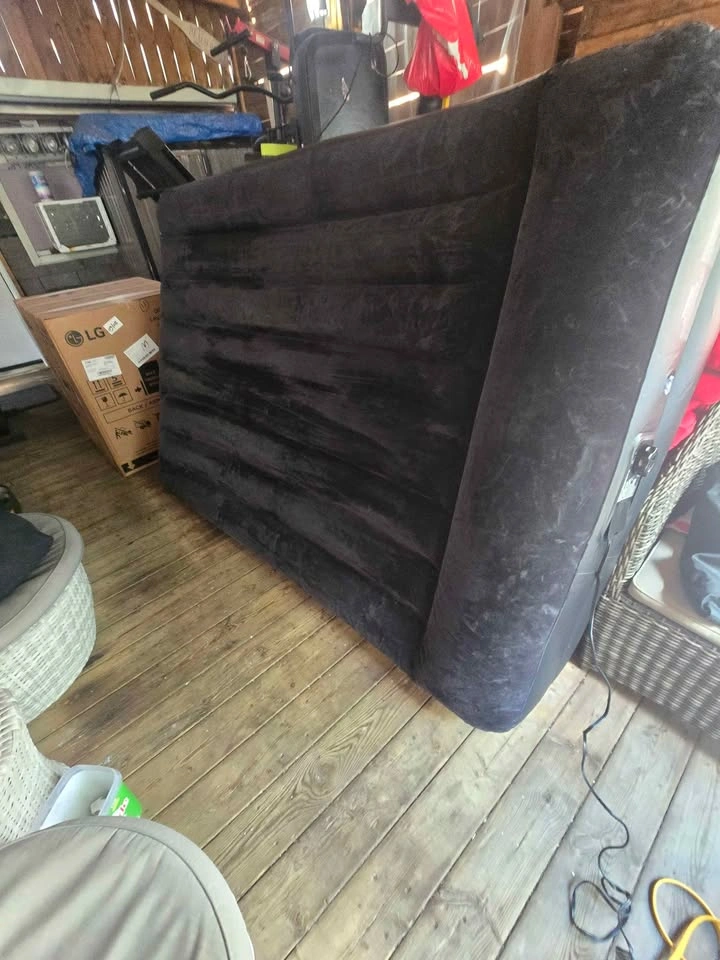 Outbound Queen Air Mattress with Built-in Pump - photo 2