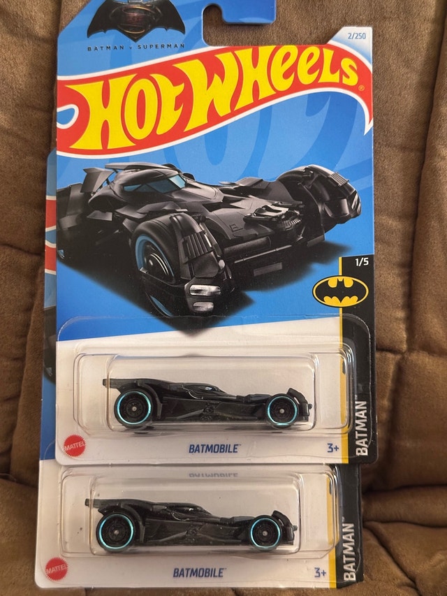 Hot Wheels Batmobile Set