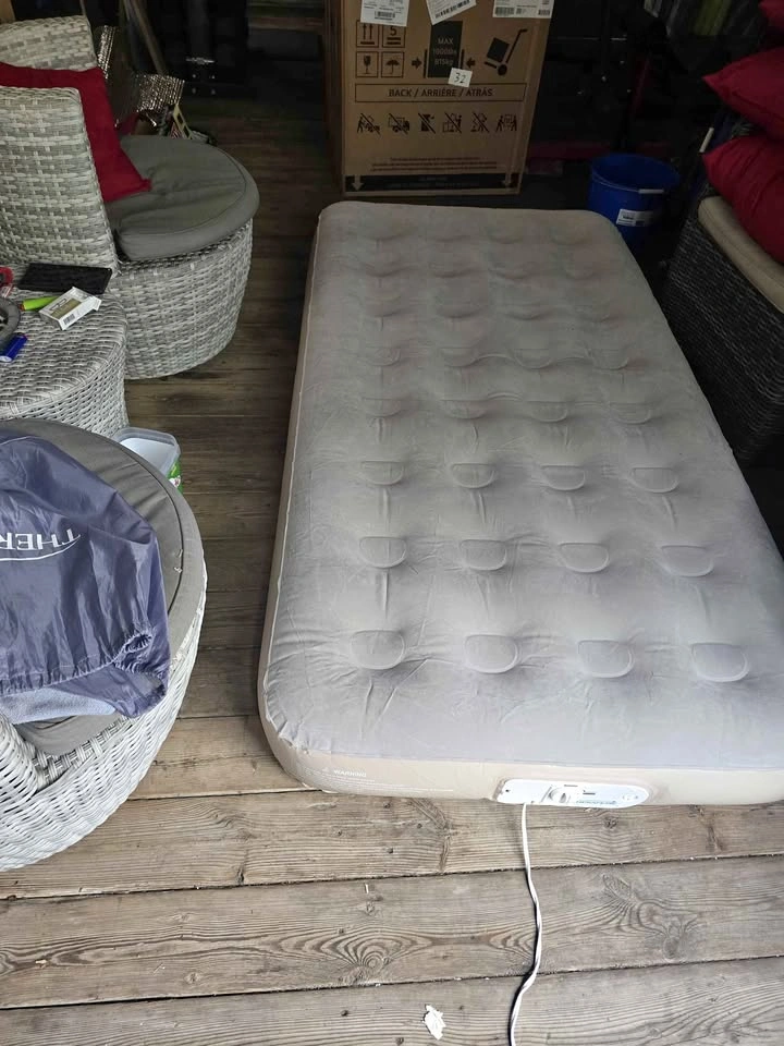 Therapedic Twin Size Air Mattress with Built-in Pump