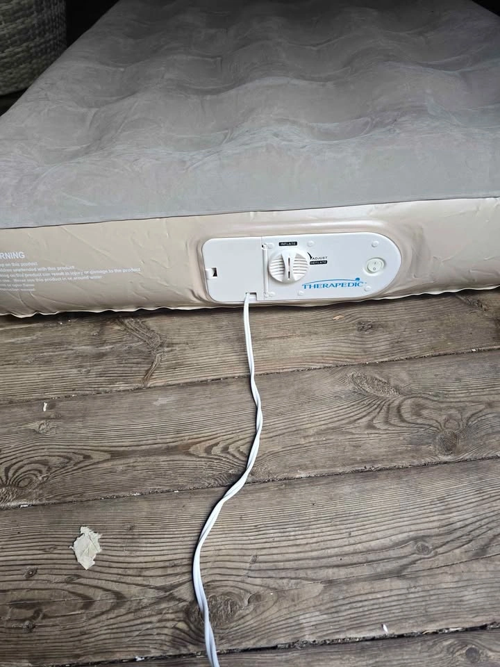 Therapedic Twin Size Air Mattress with Built-in Pump - photo 2