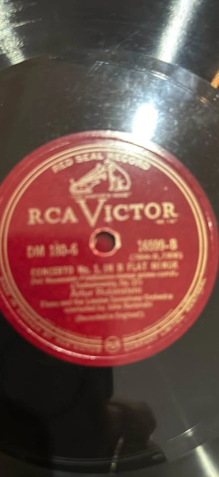 RCA Victor Red Seal Record: Artur Rubinstein - Tchaikovsky Conce - photo 3