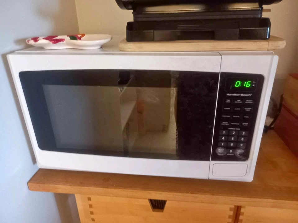Countertop Hamilton Beach Microwave 1.1 Cu