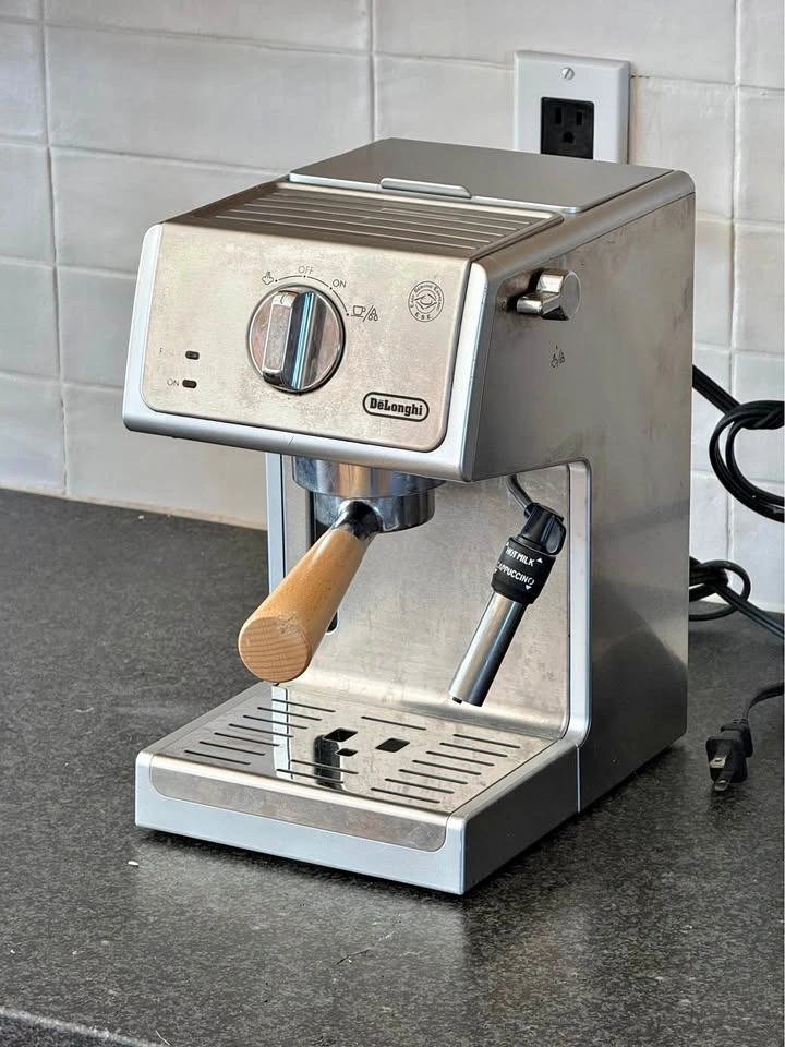 De'Longhi 15 Bar Espresso & Cappuccino Machine