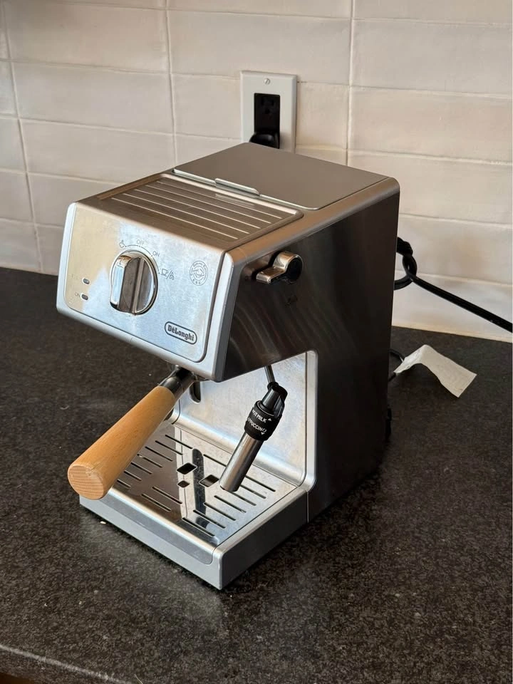 De'Longhi 15 Bar Espresso & Cappuccino Machine - photo 2