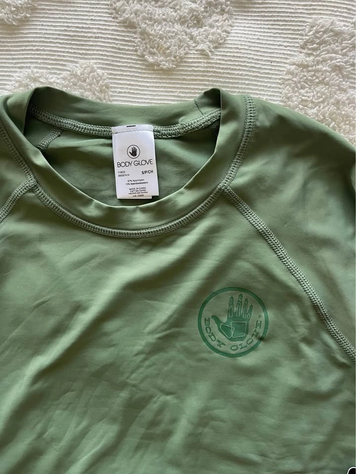 BNWT Body Glove Sleek Rashguard (S) - photo 3