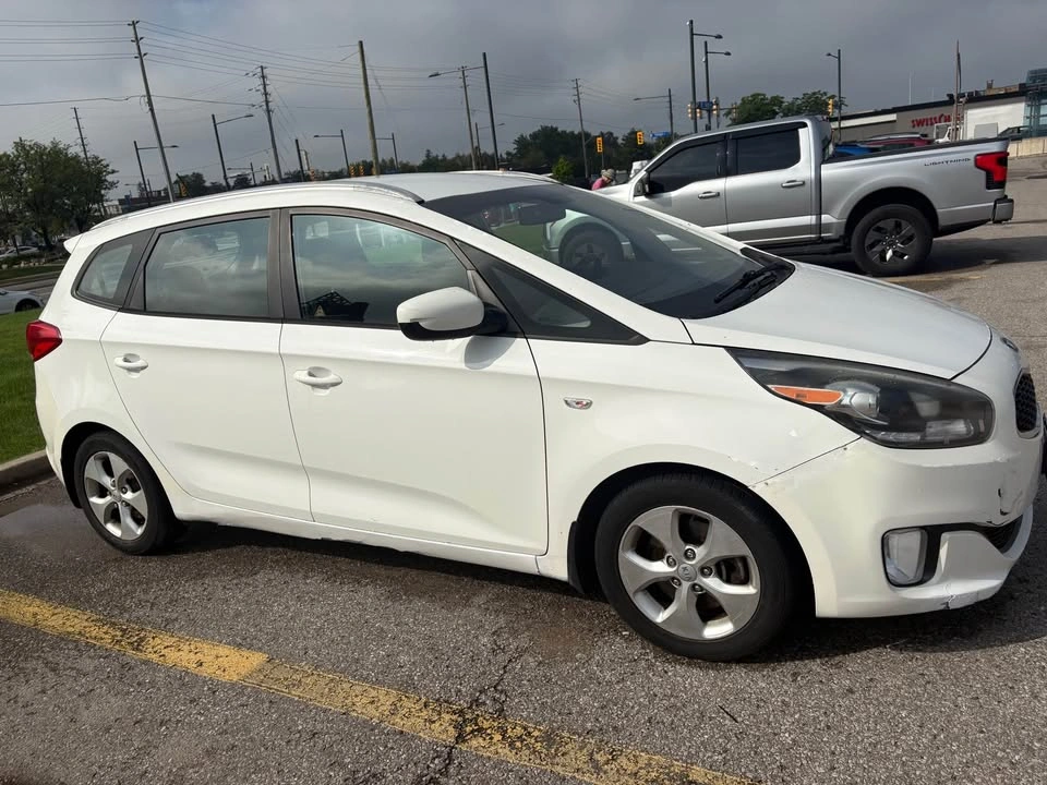 2014 Kia Rondo - photo 2