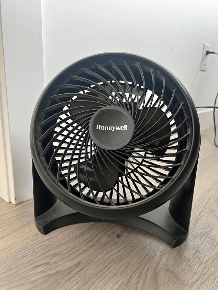 Honeywell 3-Speed Table / Floor Fan – Black