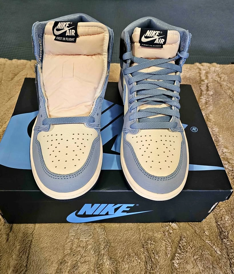 Women’s Air Jordan 1 Retro High OG “First in Flight” (8W/6.5M)