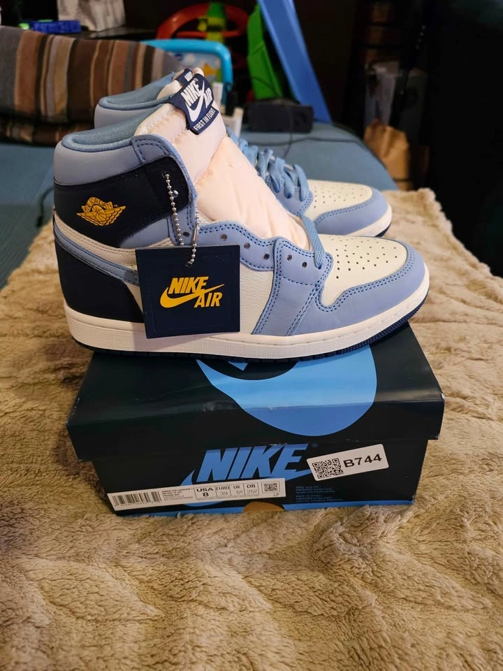 Women’s Air Jordan 1 Retro High OG “First in Flight” (8W/6.5M) - photo 5