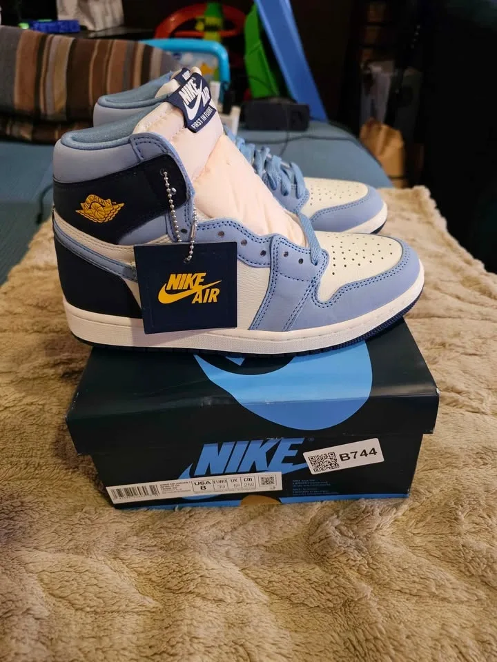 Women’s Air Jordan 1 Retro High OG “First in Flight” (8W/6.5M) - photo 5