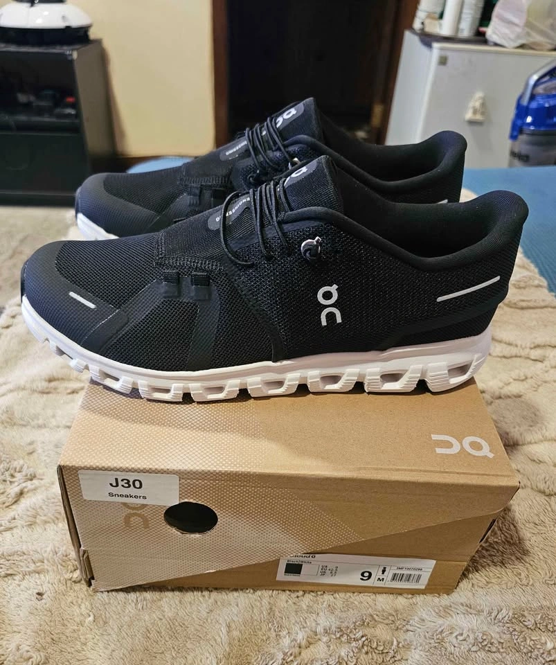 On Cloud 6 Black/White - Brand New (Size 9M/10.5W) - photo 3