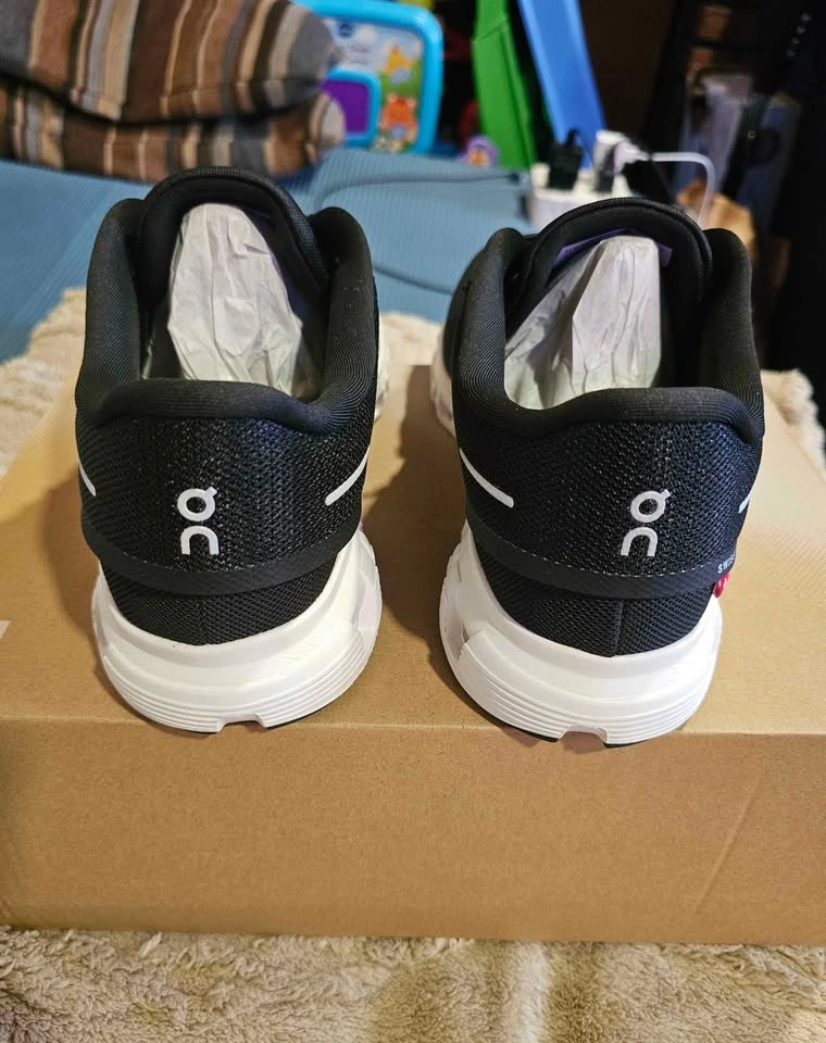 On Cloud 6 Black/White - Brand New (Size 9M/10.5W) - photo 5