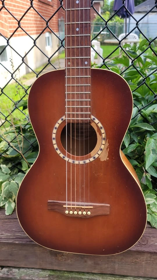 $400 Art & Lutherie Ami Cedar – Antique Burst - photo 3