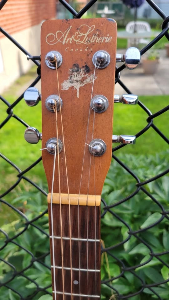 $400 Art & Lutherie Ami Cedar – Antique Burst - photo 4