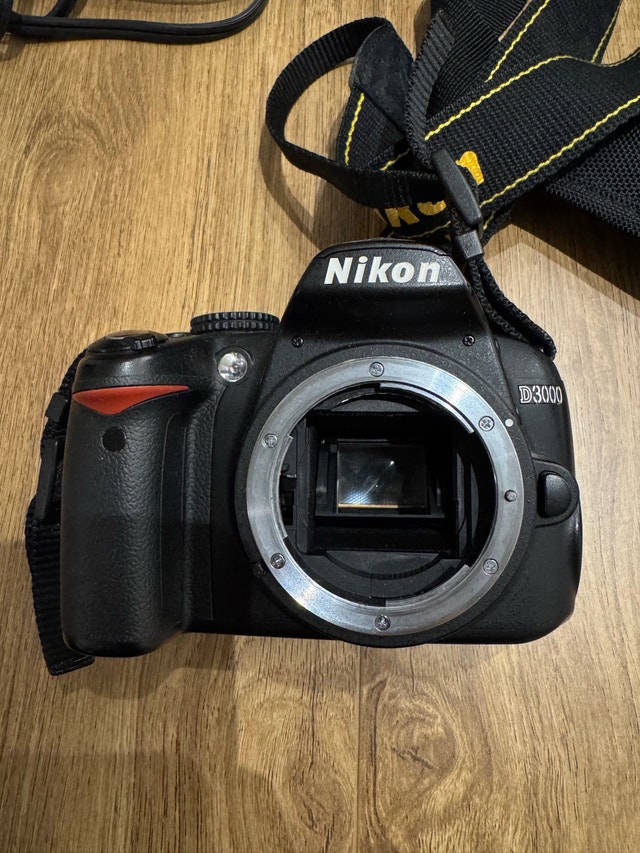 Nikon D3000 with 3 Lenses and accessories - photo 5