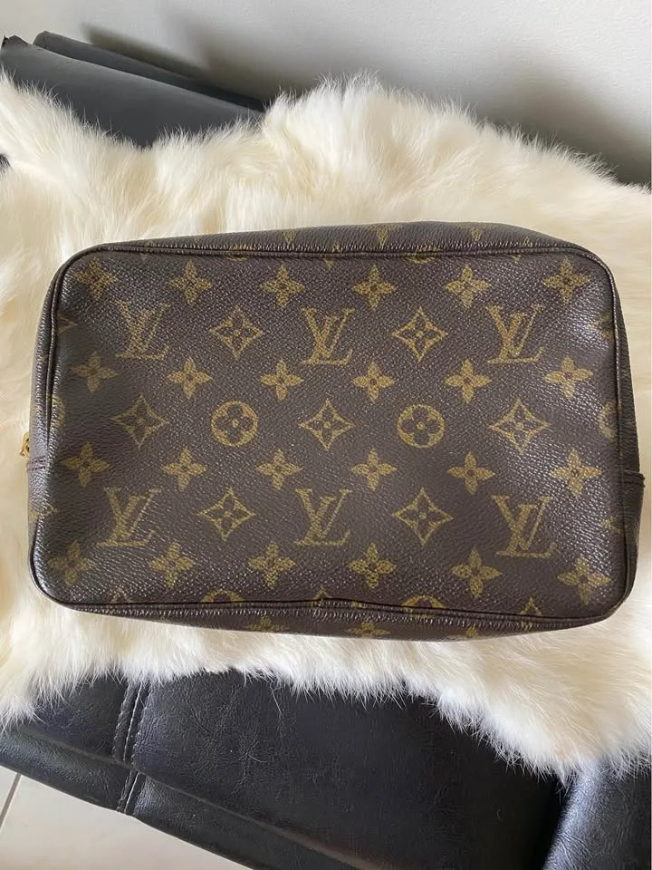 Louis Vuitton Trousse 23 thumbnail