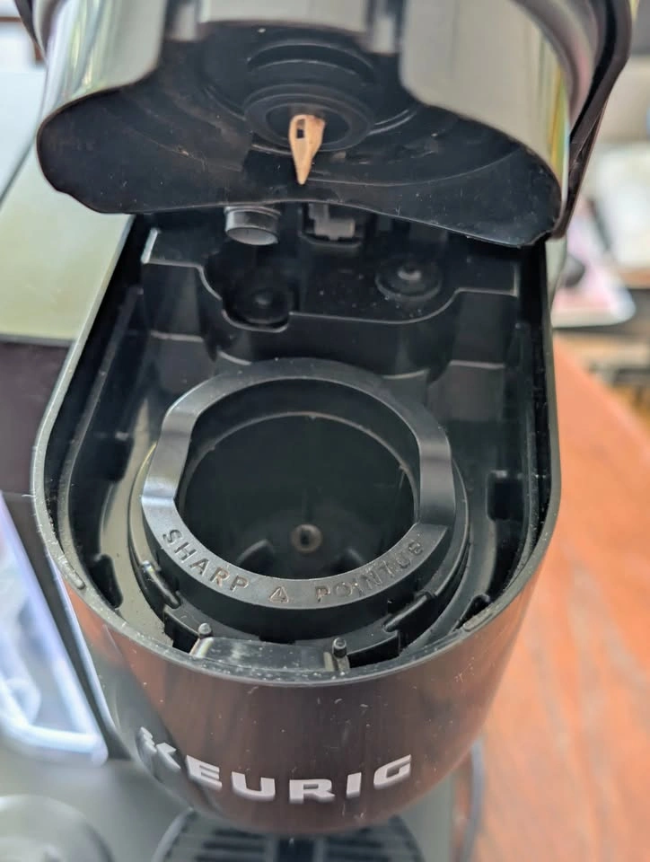 Keurig K-Cafe Essentials (frother not working) - photo 5