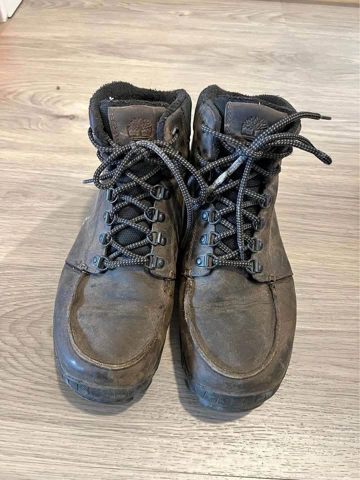Timberland Men’s Leather Hiking Boots – Size 9.5