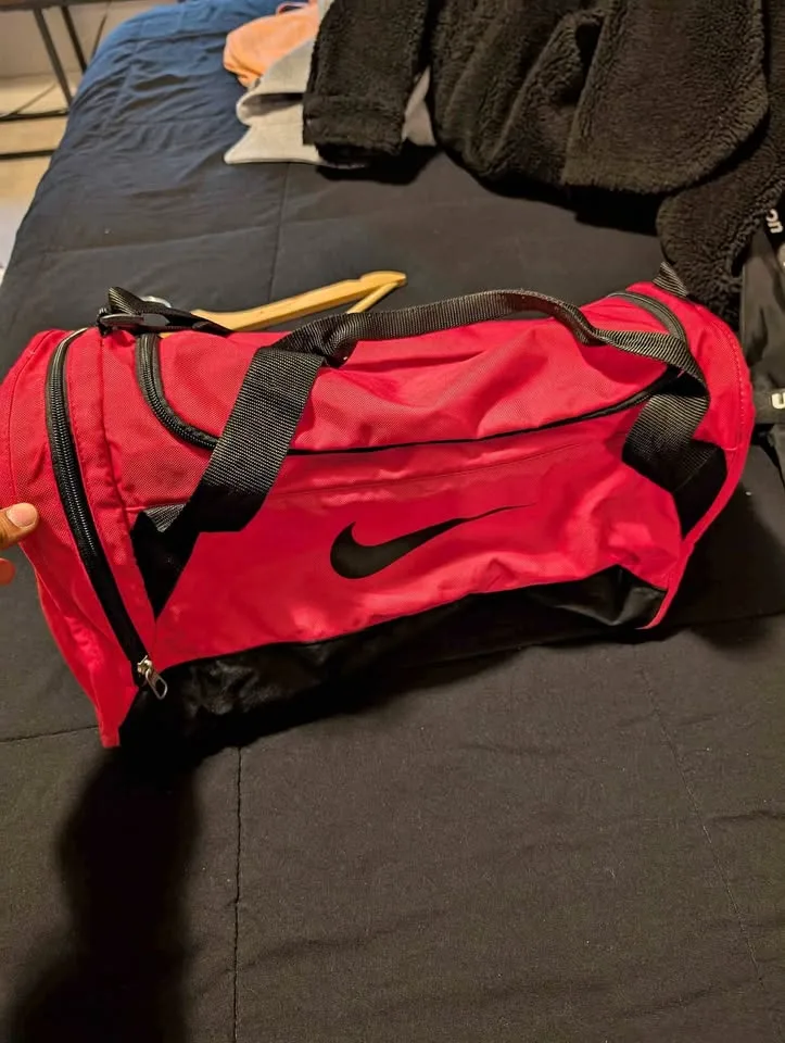 PINK NIKE SMALL DUFFLE BAG thumbnail