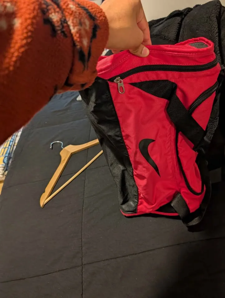 PINK NIKE SMALL DUFFLE BAG image indicator(3)