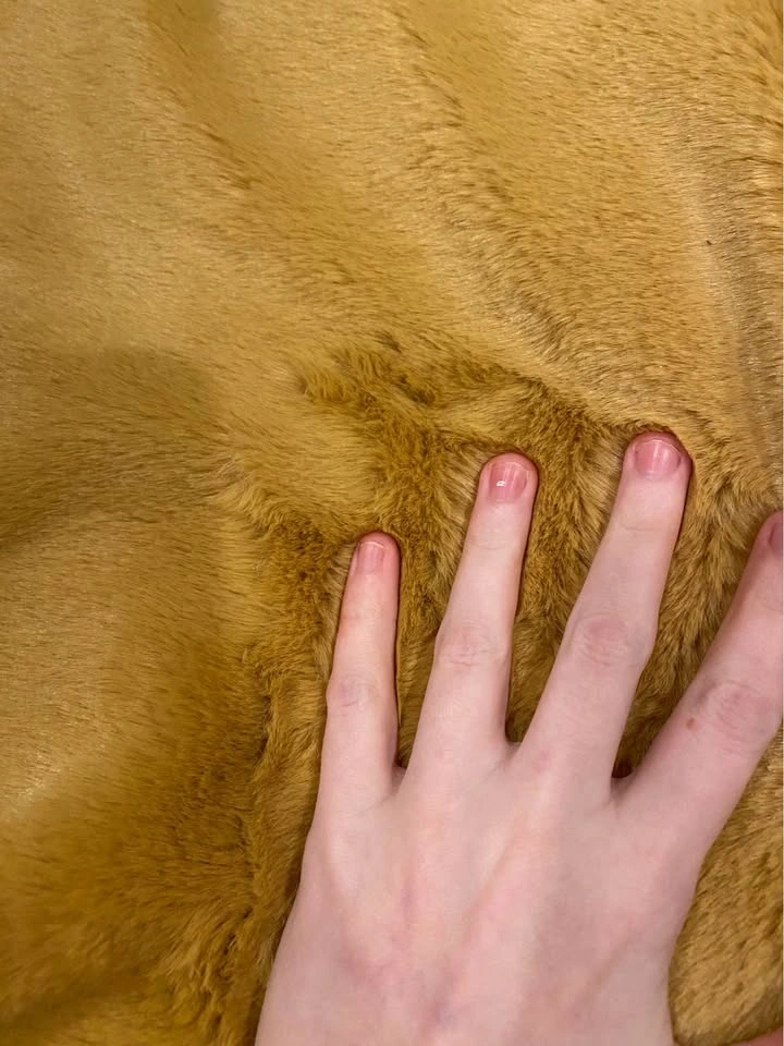 1 yard faux fur - photo 3
