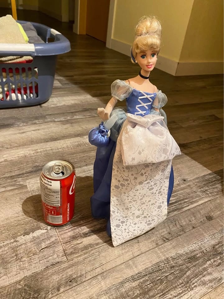 Cinderella porcelain doll - photo 3