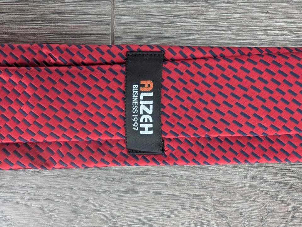 Men's Red Geometric Pattern Necktie - Excellent Condition - photo 4