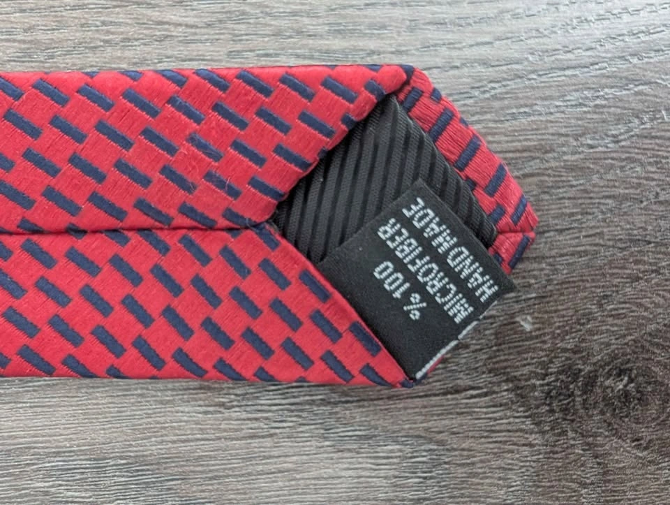 Men's Red Geometric Pattern Necktie - Excellent Condition - photo 5
