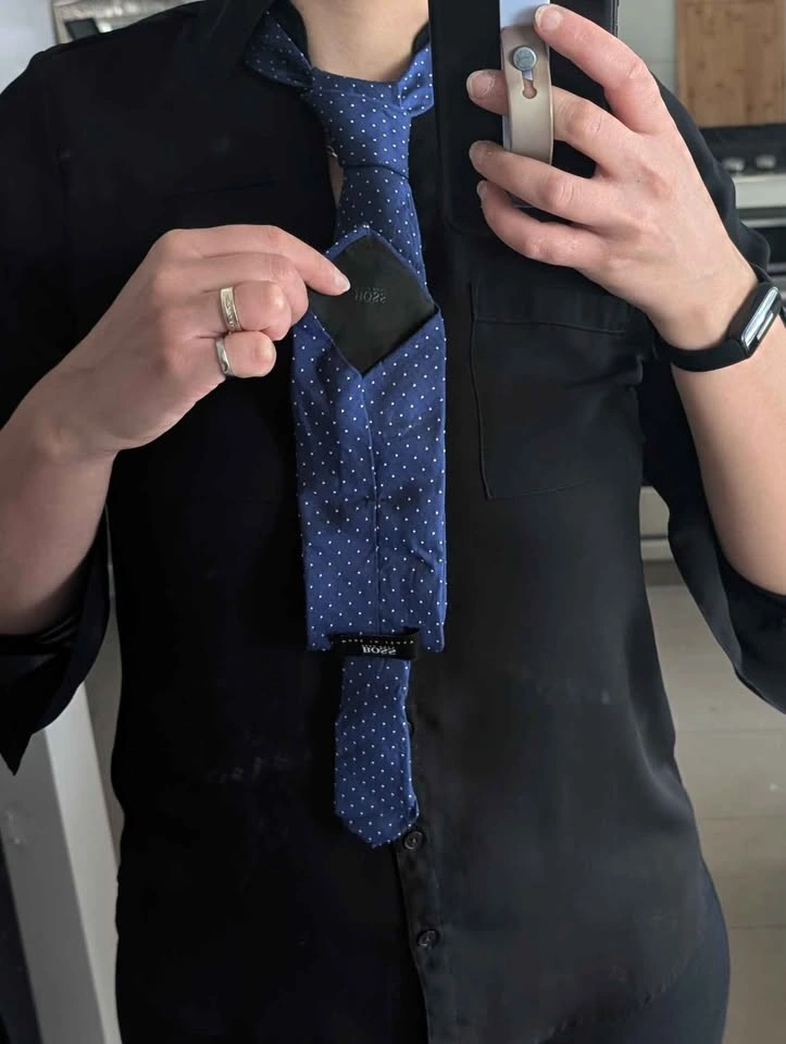 BOSS Hugo Boss 100% Silk Men's Tie – Blue with White Polka Dots - photo 2