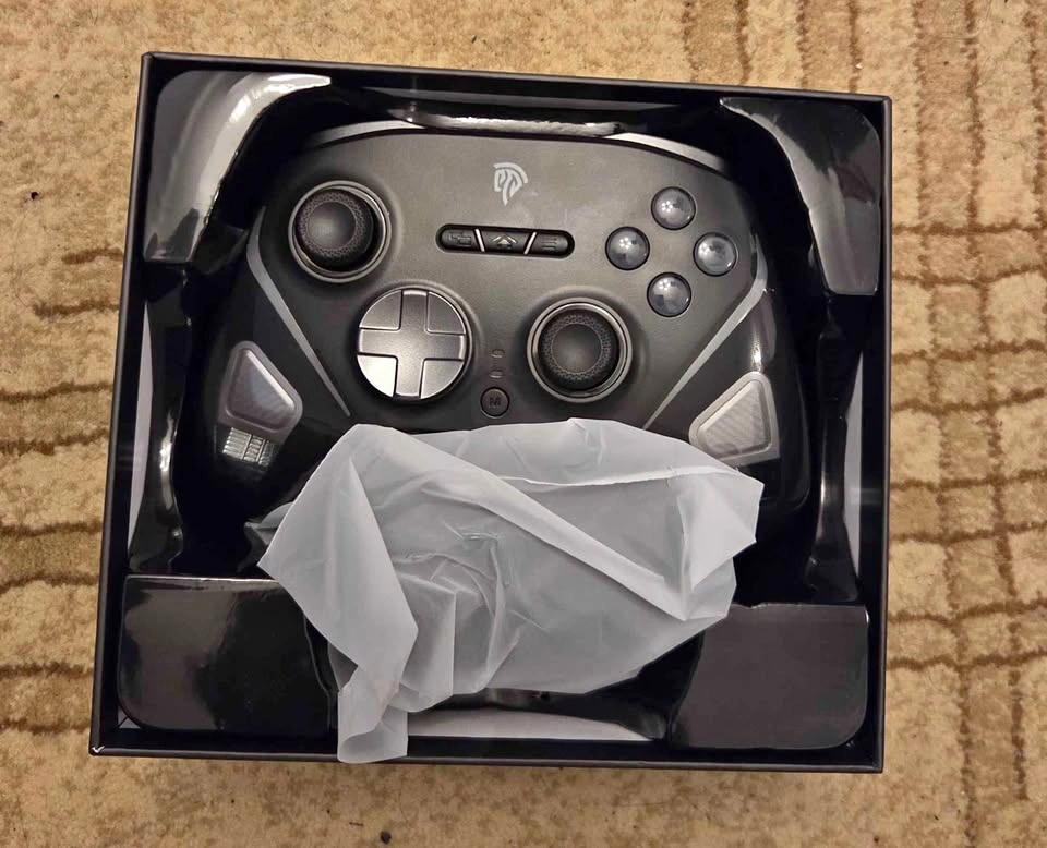EasySMX D10 Multiplatform Gaming Controller with Charging Dock