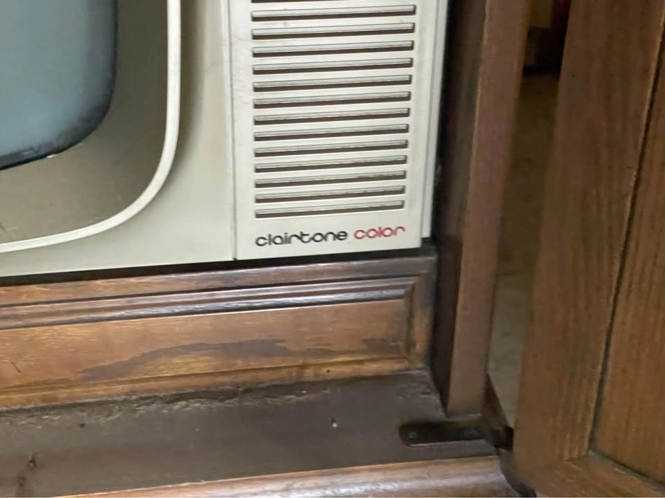 Vintage Canadian made Clairtone colour TV - photo 4