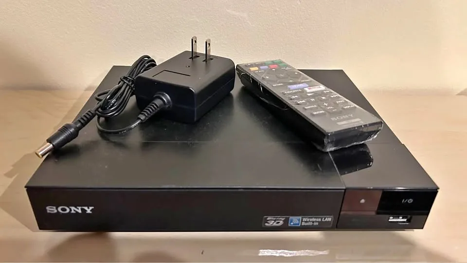 Sony BDP-S5500 Blu-ray 3D Player with Remote and Power Adapter