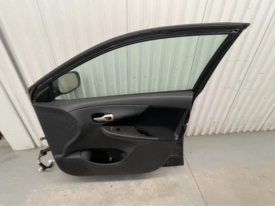 2009 - 2013 Toyota Corolla passenger front door - photo 2