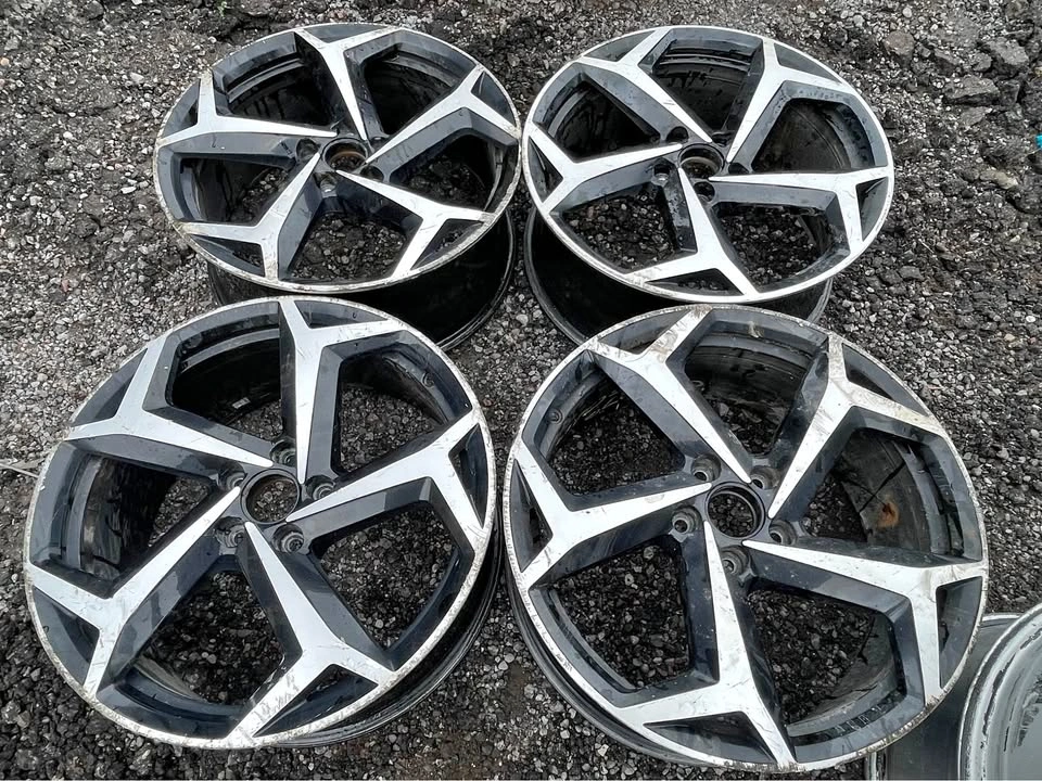 Volkswagen R-Line 19” inch wheels