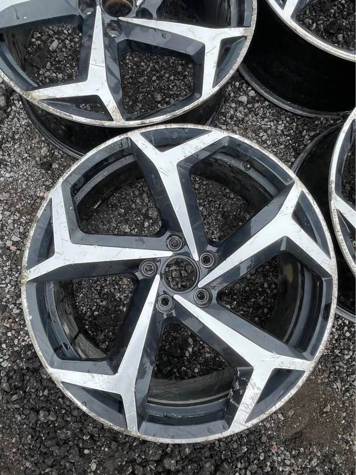 Volkswagen R-Line 19” inch wheels - photo 2