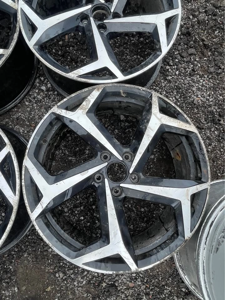 Volkswagen R-Line 19” inch wheels - photo 3