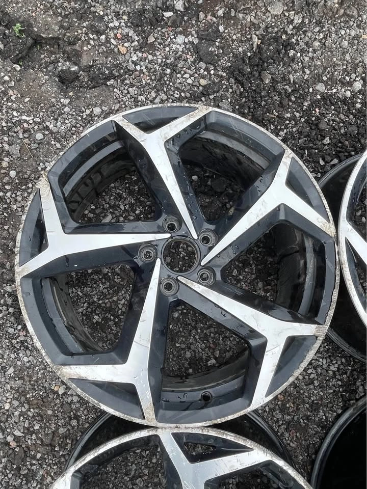 Volkswagen R-Line 19” inch wheels - photo 4