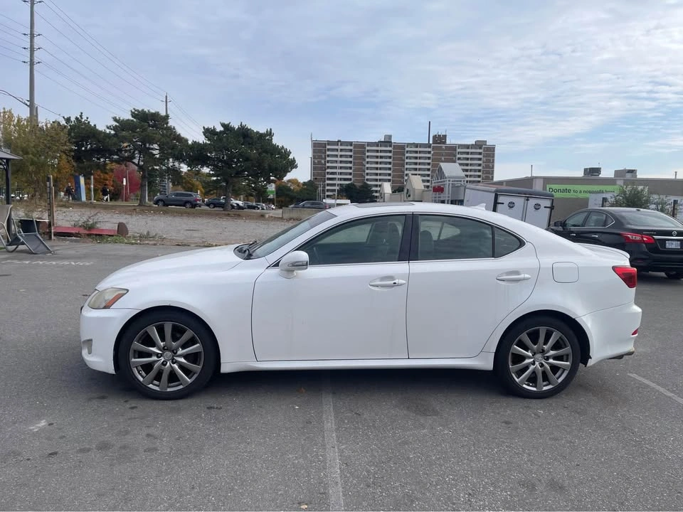 2010 Lexus IS - photo 2