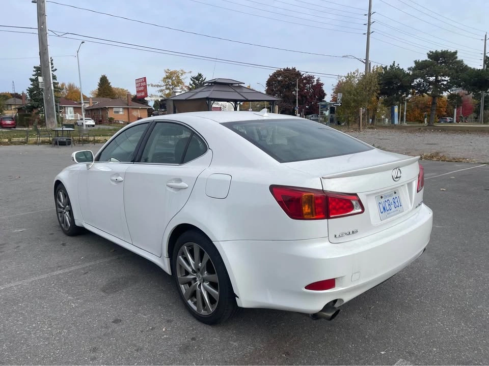 2010 Lexus IS - photo 3