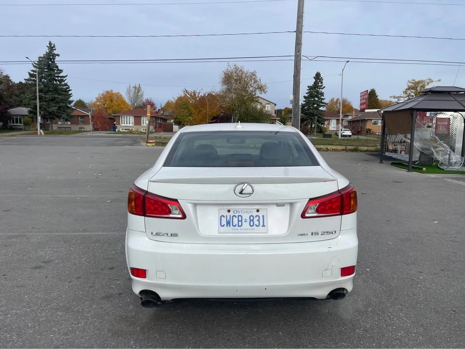 2010 Lexus IS - photo 4