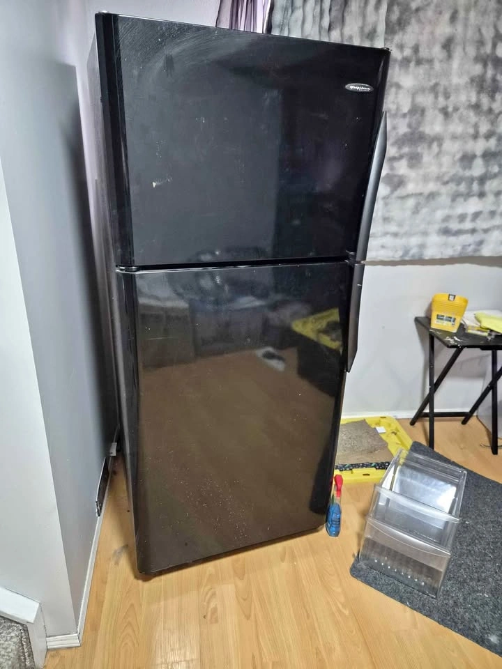 Frigidaire Top-Freezer Refrigerator