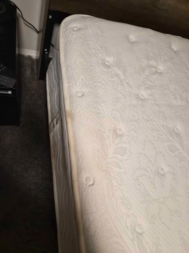 Queen Mattress with Metal Platform Frame and Wooden Headboard - photo 3