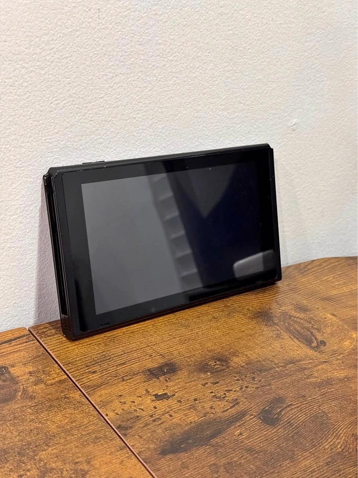 Nintendo Switch (Not Free) - Broken