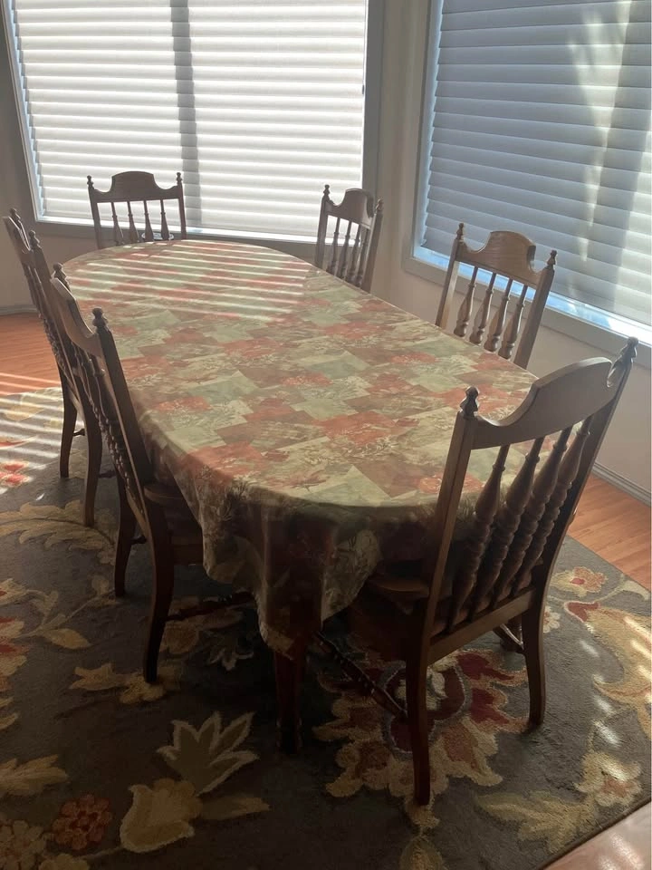 Oak Dining Room Table & 6 Captain/Arm Chairs - photo 5