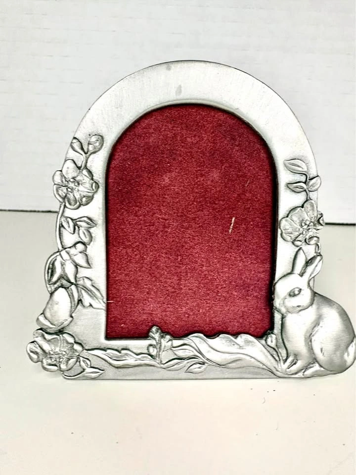 Vintage 1987 Pewter Rabbit and Floral Picture Frame