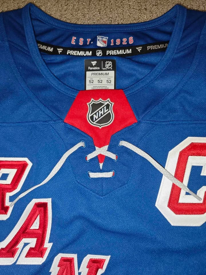 Jacob Trouba Authentic Frameworth NHL Autograph Jersey - photo 3