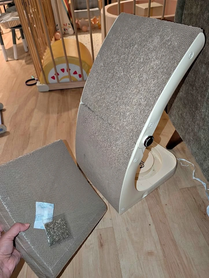 Uniblissy curved cat scratcher and 2 new inserts